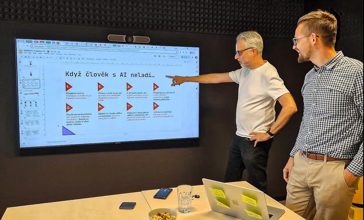 Daniel Franc na workshopu o adopci AI